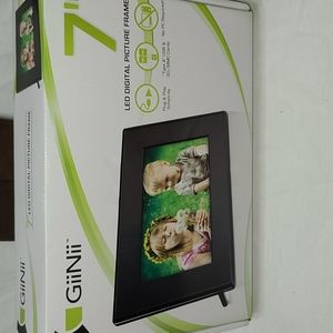 GiiNii 7" LED Digital Picture Frame
